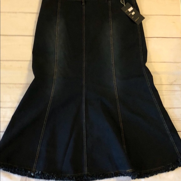 Modest denim skirt - Picture 2 of 6